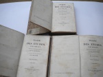 Livros Raros - (Três volumes) - TRAITÉ DES ÉTUDES, por ROLLIN - nouvelle edition, revue par m. letronne. Et accompagnée des Remarques DE CREVIER. - Tome Premier - PARIS - Librairie de firmin didot fréres - Ano 1854 - Formato 12 cm X 18 cm - Coleção editado na França, no idioma francês. Capa dura original, com o miolo dos volumes 2 e 3 estão em bom para muito bom estado de conservação. O volume 1 caminho de traça na maioria das folhas VER IMAGENS. As capas duras são originais em bom estado. - São cerca de 1.380 páginas, com leves amarelamentos nas páginas devido ao tempo. No volume 3 tem falha de 4 cm na base inferior da lombada, veja imagem. Fora os problemas constantes no volume 1, as condições de leitura estão boas.