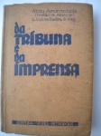 Livros Raros - 1ª Edição - DA TRIBUNA E DA IMPRENSA - Autor Alceu Amoroso Lima (Tristão de Athayde) - Brochura - Editora Vozes, Petrópolis - Ano sem identificação, possivelmente anos 1940-1950 - Livro em bom estado de conservação, contendo 354 páginas. Bordas amareladas pela ação do tempo.