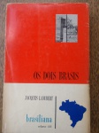 Livros - 3ª Edição - OS DOIS BRASIS - Autor Jacques Lambert - Ano 1967 - Coleção Brasiliana, volume 335 - Editora Companhia Editora Nacional - Brochura - Livro em bom para muito bom estado de conservação, contendo 282 páginas. Bordas levemente amareladas peça ação de tempo.