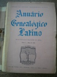 Livros Raros - 1ª edição - ANUÁRIO GENEALÓGICO LATINO - Volume 3 - Ano 1951 - Edição da revista Genealógica Latina - Diretor-Chefe Coronel Salvador de Moya - Formato 16 X 23 cm - Brochura - Livro em bom estado de conservaçao, contendo 472 páginas. OBS. Reforço na lombada com fita crepe - Lombada com cortes, sem perdas - Bordas amareladas pela ação do tempo.
