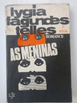 Livro Raro - 3ª Edição - AS MENINAS (Romance) - Autora Lygia Fagundes Telles - Editora LJE - Ano 1974 - Brochura - Livro em bom estado de conservação, com as bordas amareladas pela ação do tempo, contendo 270 páginas - OBS. Lombada levemente deitada, com leve esfolamento na parte superior da lombada