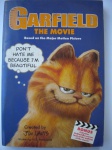 Livros Raros - 1ª Edição - Ano 2004 - GARFIELD - THE MOVIE - (Based on the Major Motiom Picture) - Brochura - Formato 13,00 cm X 19,00 cm - Publicação americana por JIM DAVIS - Livro em muito bom estado de conservação, contendo 220 páginas, com ilustrações do filme.