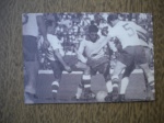Cartão Postal - FINAL DA COPA DO MUNDO DE 1958 NA SUÉCIA - GARRINCHA ENTRE TRÊS MARCADORES - ORIGINAL - Foto Postal nas dimensões 11,00 X 8,50 cm - Foto publicado no Jornal A Noite - Ótimo estado de conservação