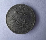 Francesa - MOEDA DE UM E MEIO FRANC - Ano 1965 - Diâmetro 1 X 1,5 mm - Flor de cunho