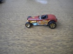 Carro em miniatura - DEUCE ROADSTER 1999 - Em metal, com as rodas em borracha - Cores marron e dourado - Dimensões: 6,00 X 3,00 cm - Ótimo estado de conservação - Procedência dos Estados Unidos