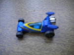 Colecionismo -  MINIATURA DE CARRO DE CORRIDA - Mozkeeto - Maisioo - Carro em metal, com as rodas de borracha - 6,00 X 3,00 X 2,50 cm - Bem conservado - Made in China.