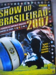 Futebol - ÁLBUM DE FIGURINHAS - SHOW DO BRASILEIRÃO 2007 - Editora Panini <<<<< ÁLBUM SEM FIGURINHAS >>>>> Álbum com o miolo em muito bom estado de conservação e a capa em bom estado. OBS. Lombada com 2 leves cortes, sem perdas. Corte de 8 cm na primeira folha, sem perdas.