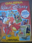 Álbum de Figurinhas - GALERIA WALT DISNEY - Ano 1984 - Editora Abril - Formato 2-,5 X 27,5 cm <<<< SEMI COMPLETO >>>> Faltam seguintes figurinhas: 32 51 67 88 97 109 182. De 252 figurinhas, faltam portanto 7. Miolo em muito bom para ótimo estado de conservação. A capa está em bom estado, com leve mancha. A lombada tem dois pequenos cortes as duas pontas, sem perdas.
