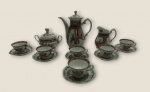 Lindo conjunto para café contendo: Bule + leiteira + açucareiro + 6 xícaras com seus respectivos pires.