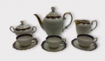 Conjunto para café contendo: bule + leiteira + açucareira + 3 xícaras com seus respectivos pires.