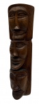 Totem entalhado em madeira,. medindo: 36 cm x 10 cm