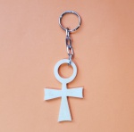 Chaveiro com ANKH, ou cruz egípcia/ansata, em resina? - Total: 13 cm - Cruz: 7 X 4,5 cm
