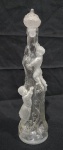 Garrafa em vidro francês na forma de torre com figuras em relevo. Reprodução de peça Legras. Apresenta a inscrição deposé ao fundo - alt. 34 cm X 8.5 cm diam