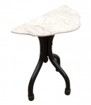 JACOB & JOSEF KOHN WIEN - APARADOR AUSTRÍACO COM PÉS EM MADEIRA VERGADA E TAMPO EM MÁRMORE CARRARA COM BORDAS RECORTADAS. MEDINDO 81 X 35 X 73 CM