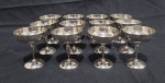 LOTE COM DOZE TAÇAS DE SOBREMESA EM METAL ESPESSURADO A PRATA. MEDINDO 10 X 8 CM