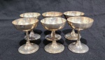 AEC - LOTE COM SEIS TAÇAS DE SOBREMESA EM METAL ESPESSURADO A PRATA. MEDINDO 8.5 X 7  CM