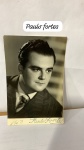 FOTOGRAFIA ASSINADA, PAULO FORTES  CANTOR DE ÓPERA MEDIDAS 14X10 CM. DEDICATÓRIA A BORIS FEIGHELSTEIN