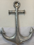 ÂNCORA EM METAL PRATEADO , MEDINDO ALTURA 56x 44 DE LARGURA.  CERCA DE 1 KG
