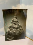 ÓPERA: FOTOGRAFIA ASSINADA DE CANTORA - 14X10 - ELISABETTA BARBATO * Nascida em 1921, natural de Barletta. Iniciou os estudos musicais em Bolonha com a professora Aguesini e, posteriormente, teve aulas também com Sanine e Picozzi. Embora seus pais não fossem artistas, Elisabetta Barbato tinha duas irmãs, uma cantora e outra pianista. Foi casada com o violinista Danilo Bernardineli, a quem conheceu na Venezuela quando ambos estavam em turnê pelo país.