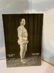 FOTOGRAFIA ASSINADA, 15X10 CANTOR  Mirto Picchi (15 de março de 1915, San Mauro, perto de Florença - 25 de setembro de 1980, Florença ) foi um tenor dramático italiano , particularmente associado ao repertório italiano e a obras contemporâneas.