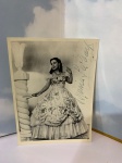 ÓPERA: RARA FOTOGRAFIA ASSINADA 12X9 : MARIA SÁ EARP  Maria Sá Earp, cantora lírica, minha tia-avó. Estudou em Milão, lá casou-se com o baixo Giacomo Vaghi. Cantou em diversos teatros de ópera do mundo, como Nápoles e São Francisco. No Municipal do Rio foi a cantora que mais interpretou a Ceci de "Il Guarany" de Carlos Gomes. Na foto como Liu da ópera "Turandot" de Puccini, seu primeiro espetáculo no Teatro Municipal do Rio, em 1934.