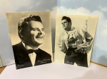 ÓPERA: DUAS RARAS FOTOGRAFIA , UM ASSINADA  PIERO MIRANDA FERRARO 15X10 CM Pier Miranda Ferraro (30 de outubro de 1924  18 de janeiro de 2008) foi um tenor operístico italiano que teve uma ativa carreira operística internacional de 1951 a 1981. Ele se destacou particularmente no repertório dramático italiano, com seu papel principal sendo o papel-título na ópera Otello , de Giuseppe Verdi . Outros papéis importantes em seu repertório de performance incluem Radamés em Aida , de Verdi , Álvaro em La Forza del Destino , e des Grieux em Manon Lescaut , de Giacomo Puccini . Ele também obteve sucesso no repertório alemão retratando heróis wagnerianos .  1  Embora fosse um cantor talentoso e tivesse uma lista impressionante de créditos de performance, ele nunca alcançou o reconhecimento internacional desfrutado por seus contemporâneos mais importantes, como Franco Corelli ou Mario Del Monaco . Depois de se aposentar dos palcos da ópera em 1981, ele assumiu uma segunda carreira de grande sucesso como professor de canto