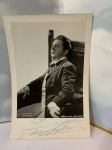 FOTOGRAFIA ASSINADA, GIULIETTA SIMIONATO - 18X12 CM  Ferruccio Tagliavini ( pronuncia-se ferrutto taavini ; 14 de agosto de 1913  29 de janeiro de 1995)  1  foi um tenor lírico operístico italiano , ativo principalmente nas décadas de 1940 e 1950. Tagliavini foi aclamado como o herdeiro aparente de Tito Schipa e Beniamino Gigli no repertório de ópera lírica devido à beleza excepcional de sua voz,