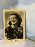 FOTOGRAFIA ASSINADA, 14X9. ELENA NICOLAI - -Stoyanka Savova Nikolova, mais conhecida pelo seu nome artístico Elena Nicolai, foi uma mezzo-soprano de ópera búlgara.