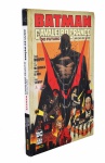 DC - BATMAN - "O Cavaleiro Branco Do Futuro" - Edição De Luxo. Autores: Clay McCormack, Sean Murphy, Simone Di Meo, e Dave Stewart. DC Black Label, Editora Panini Comics. Capa dura, com 256 páginas. Dimensões: 17,5 x 26,5 cm. *** Atenção: Exemplar em perfeito estado de conservação, nunca manuseado, lacrado no plástico original da editora, o que nos impossibilitou de fotografar as páginas internas.