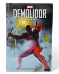 MARVEL - DEMOLIDOR - "Amor em vão". Editora Panini Comics, ano 2021. Capa dura, com 240 páginas. Dimensões: 17,5 x 26,5 cm. *** Atenção: Exemplar em perfeito estado de conservação, nunca manuseado, lacrado no plástico original da editora, o que nos impossibilitou de fotografar as páginas internas.