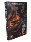 DC - BATMAN - "Terra Um", por Geoff Johns, Gary Frank, John Sibal e Brad Anderson. Editora Panini Comics, edição Omnibus, com 464 páginas. Capa dura. Muito bem conservado.