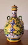 Ânfora  italiana em cerâmica artesanal decoração floral pintada à mão, com pegas e tampa. 28cm