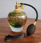 Perfumeiro italiano em bloco de cristal facetado, completo com borrifador. Med.:14x10cm