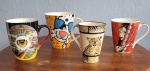 Quatro canecas em porcelana e cerâmica procedências diversas. Med.: 11 e 10 cm