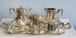 Baixela para chá em metal espessurado a prata FRACALANZA dos anos de 1960, constando de bandeja ( 67x40cm) bule, chaleira, açucareiro (com desgaste o tempo na tampa, perda de prata), manteigueira e leiteira. Em excelente estado.