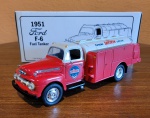 First Gear Ford 1951F-6 Fuel Tanker Super Chevron Gasoline scale 1/34. Conservado na embalagem original, perfeito.