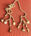 Balangandãs africano com amuletos em marfim, começo do século XX.