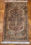 Tapete  Jaipur indiano feito à mão - Med.: 0,95cm x 1,32m em excelente estado de conservação, limpo.