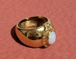 Anel de ouro 18K (750), belo designer com opala. Aro: 18,5. Peso 6,9g