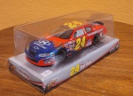 Jeff Gordon #24 DuPont Performance  1/24 NASCAR Winners Circle. Conservado na embalagem original.