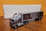 Matchbox DYM38277 (raro)  Freightliner Truck Tractor Trailer "Hershey's", metal fundido. Med.: 28cm. Conservado na embalagem original.