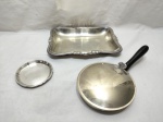Lote de travessa retangular, papa migalha e salva em prata 90. Medindo a travessa 27,5cm x 20cm x 3,5cm de altura.