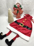 Lote natalino, composto de enfeite, vela decorativa e saco na forma de corpo do papai noel. Medindo o saco 50cm de comprimento.