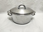 Panela, caçarola com tampa 20cm em aço inox 18/10 Tramontina. Medindo 22cm x 10cm de altura.