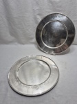 Jogo de prato de bolo em prata 90. Medindo 30cm de diâmetro. Com leve desgaste.