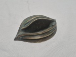 Linda escultura em bronze, assinado Semiramis 29. Medindo 13cm x 7cm x 3cm de altura.