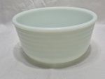 Tigela para batedeira em vidro opalinado. Medindo 23cm x 11cm de altura.