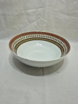 Travessa redonda funda, bowl em porcelana Polovi Germer estampada. Medindo 26,5cm x 9cm de altura.