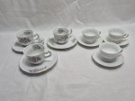 Lote de 6 xícaras de café em porcelana, sendo 2 modelos.