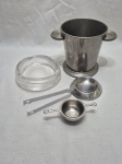 Lote diverso, composto de balde de gelo em metal, cinzeiro em vidro, etc. Medindo o balde 12,5cm x 13cm de altura, cinzeiro com leve batida.